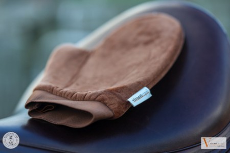 Vivant Equi Tack Cleaning Mitt